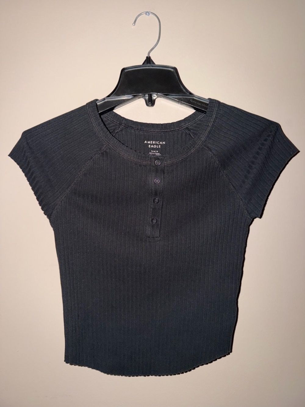 American Eagle Outfitters Black Ribbed Henley Crop Tee Size Medium